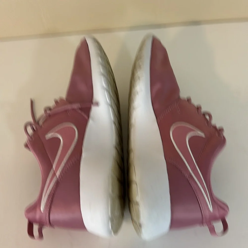 Nike Roshe One (gs) Big Kids Women’s Pink  Satin Shoes size 5Y 599729-618